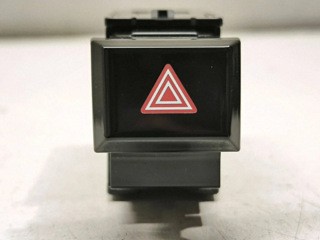 Hazard light switch 15G161