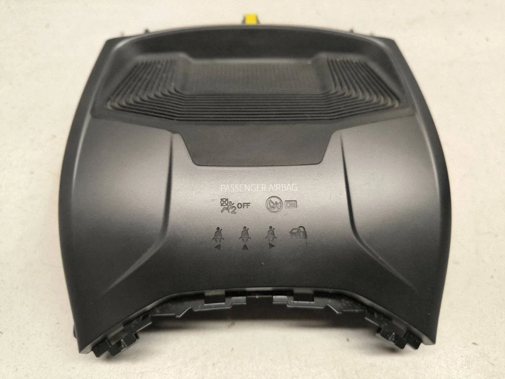 Passenger airbag on/off switch – Toyota Avensis T270 (2015-2018)