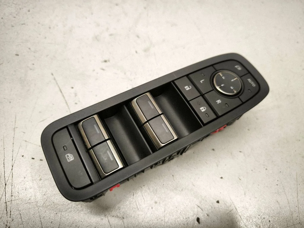 Electric window control switch 8404048240