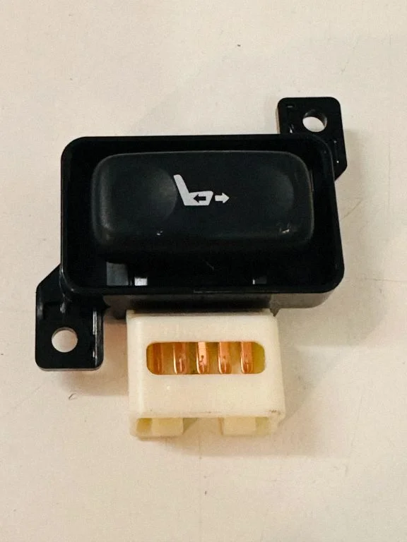 Seat control switch 182907