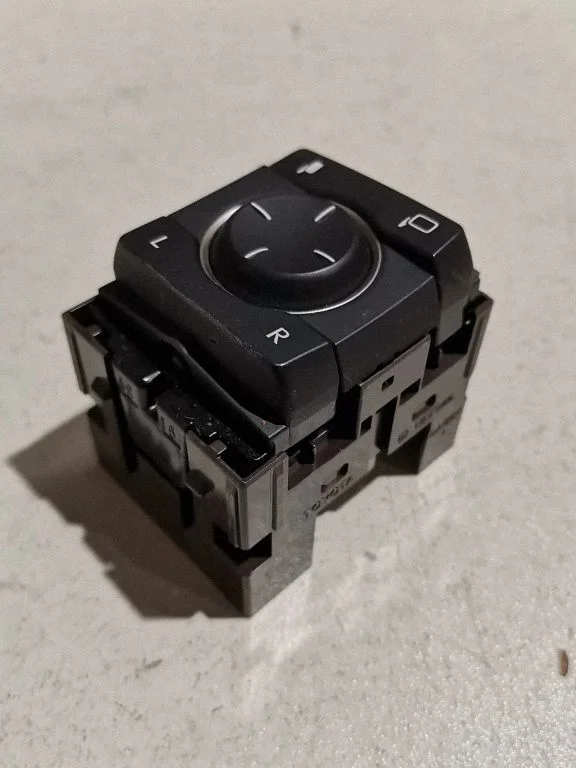 Wing mirror switch 183746