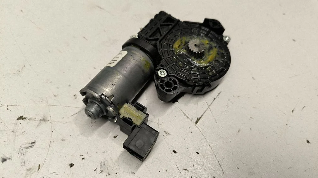 Sunroof motor/actuator – Mercedes-Benz CLA-Class C117 X117 W117 (2013-2019)