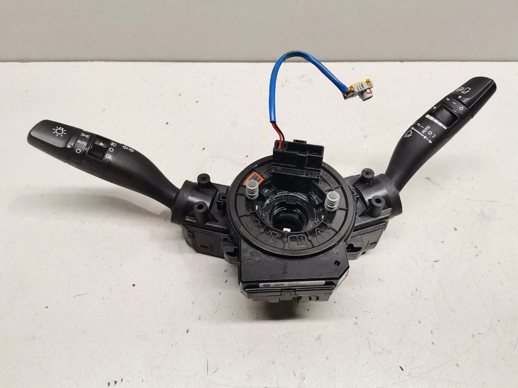 Wiper turn signal indicator stalk/switch 93404D9962
