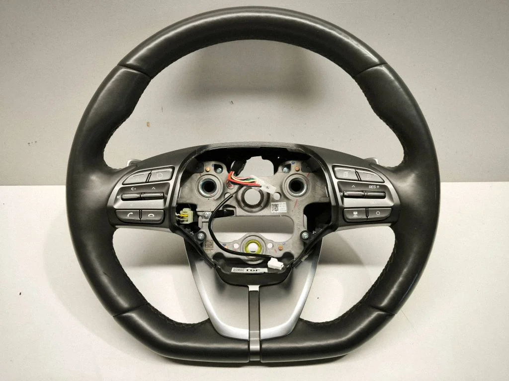 Steering wheel – front