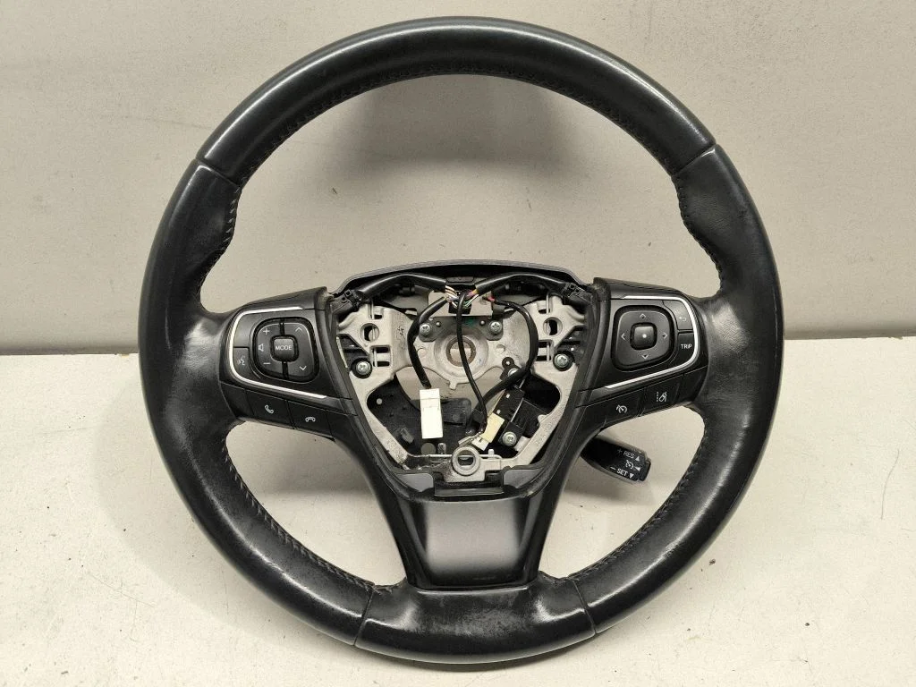 Steering wheel – Toyota Avensis T270 (2015-2018)