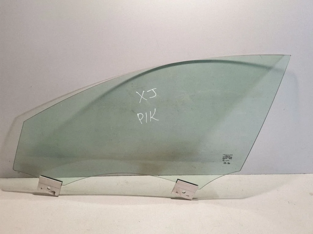 Esiukse põhiklaas (neljaukselise) E543R00043