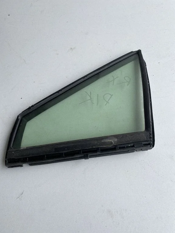 Front door vent window glass four-door – Lexus RX 450H (2016-)