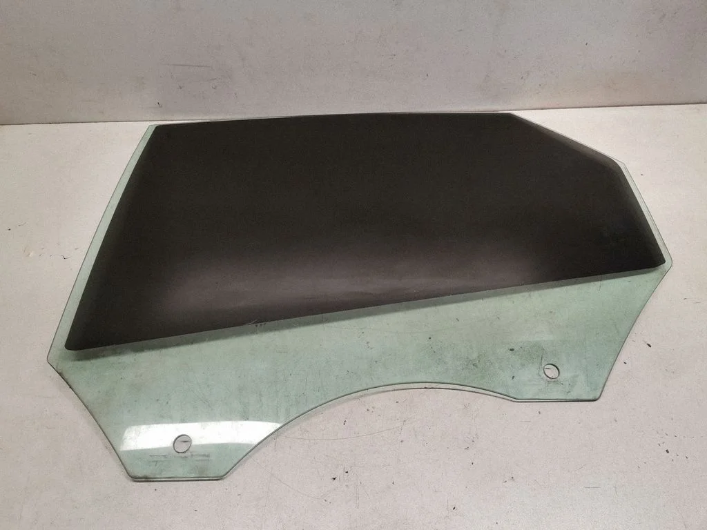 Rear door window glass 43R011582