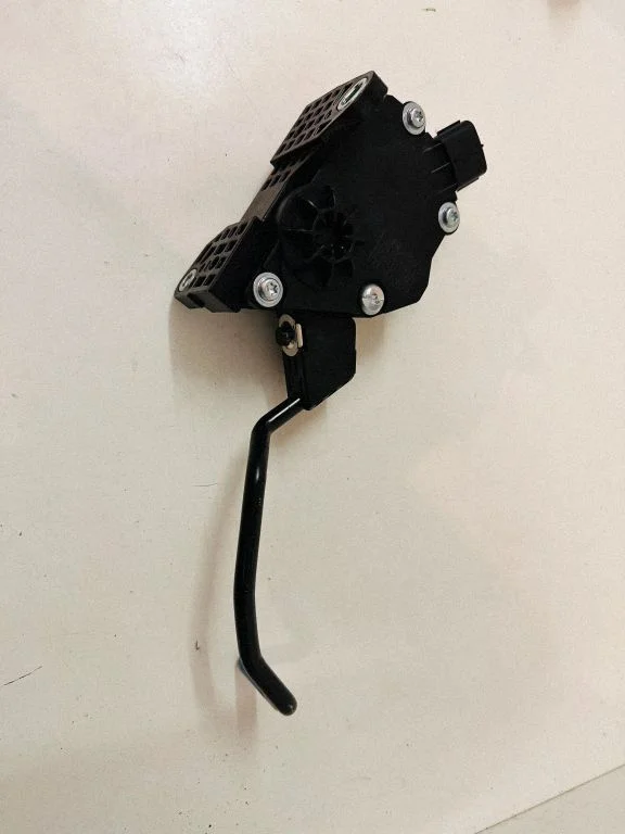 Accelerator throttle pedal 7811048111