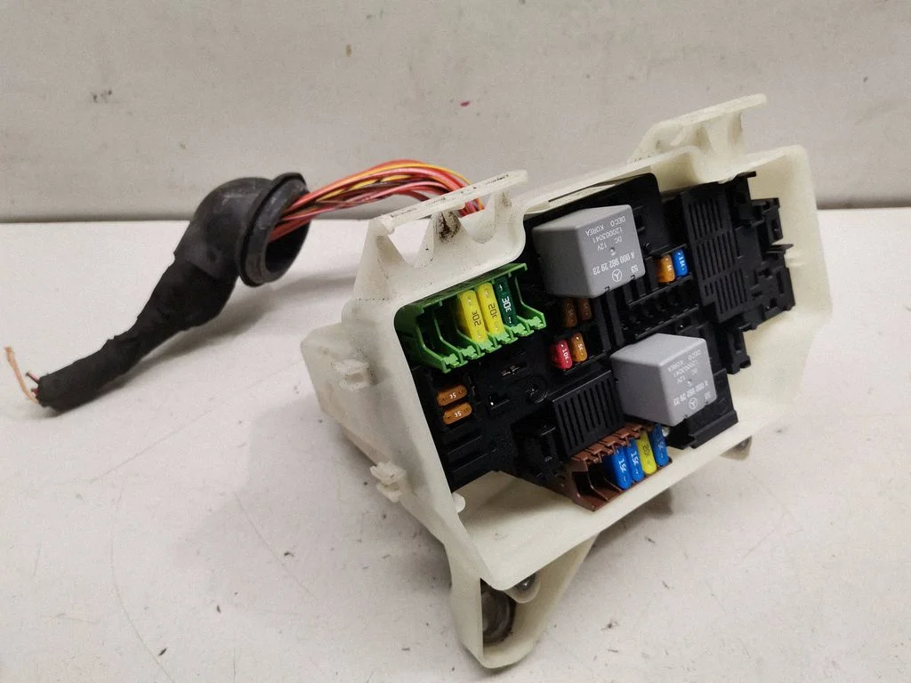 Fuse box set A2055400124