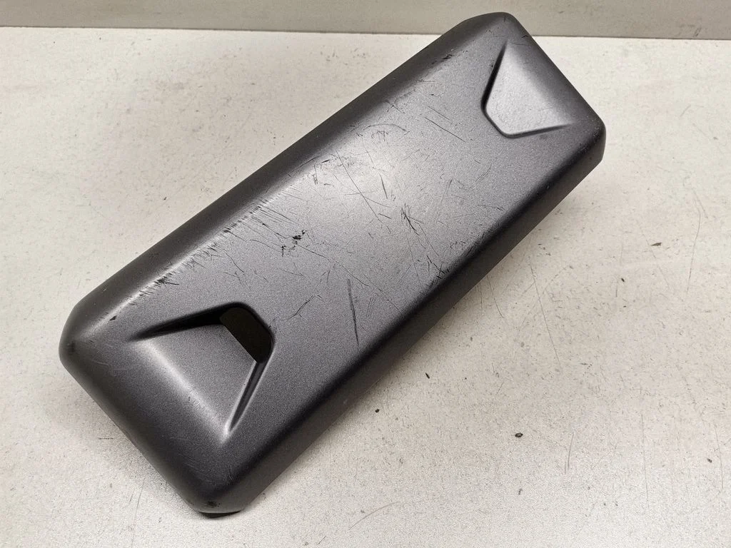 Fuse box cover L8B2023B02AD