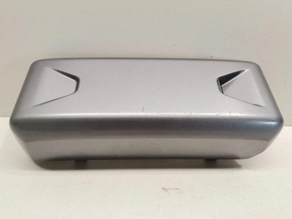 Fuse box cover L8B2023B02AD