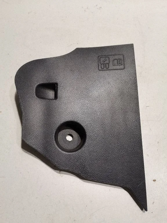 Fuse box cover GR3B63020C62B