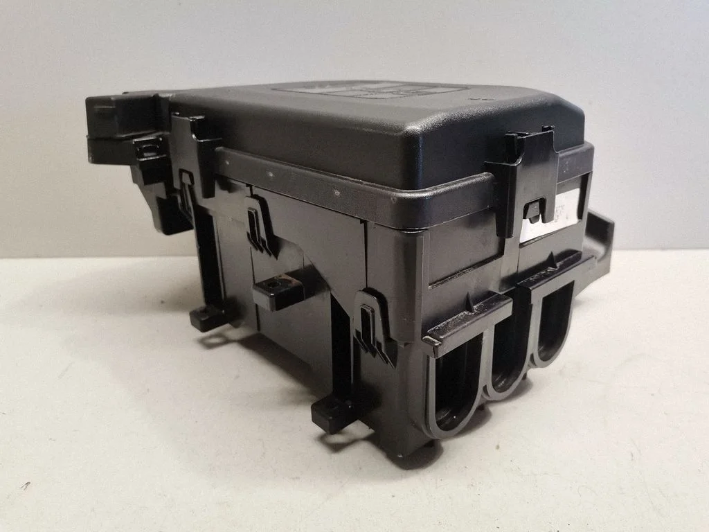 Fuse box set 39040853