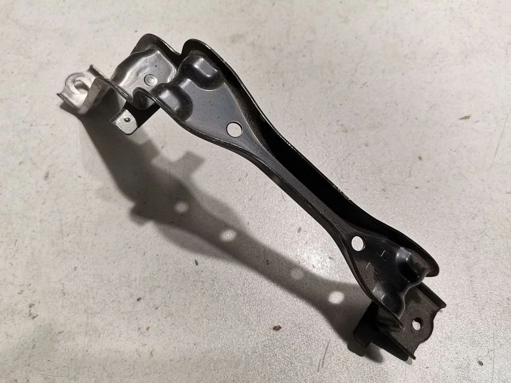 Battery bracket – front