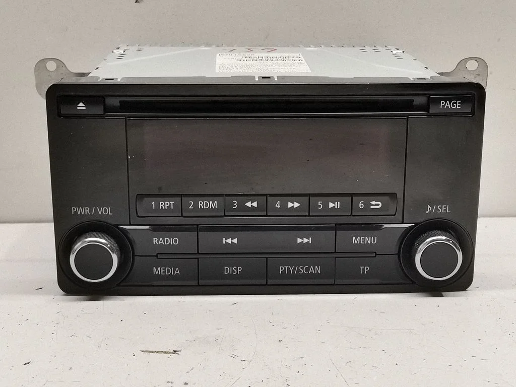 Radio/CD/DVD/GPS head unit 8701A626