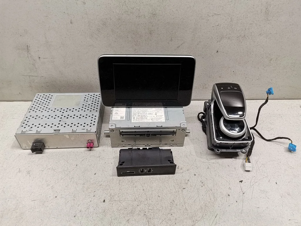 Radio/CD/DVD/GPS head unit A2059001722