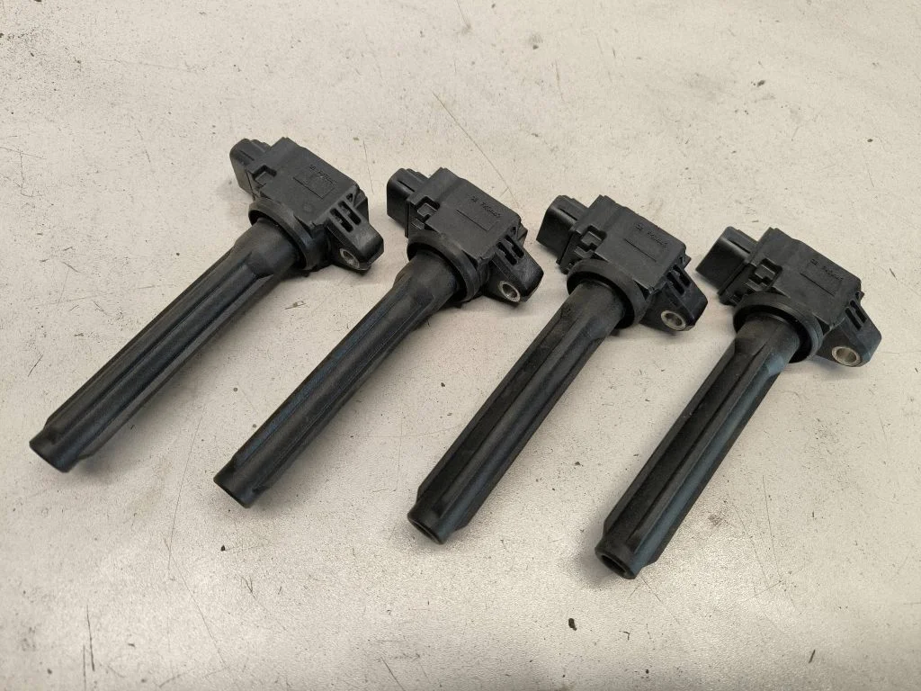 High voltage ignition coil 1832A062