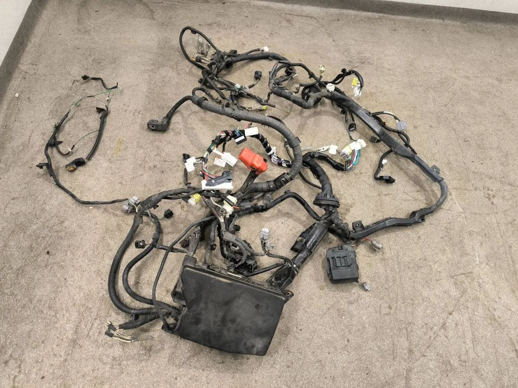 Engine installation wiring loom 8211505E02
