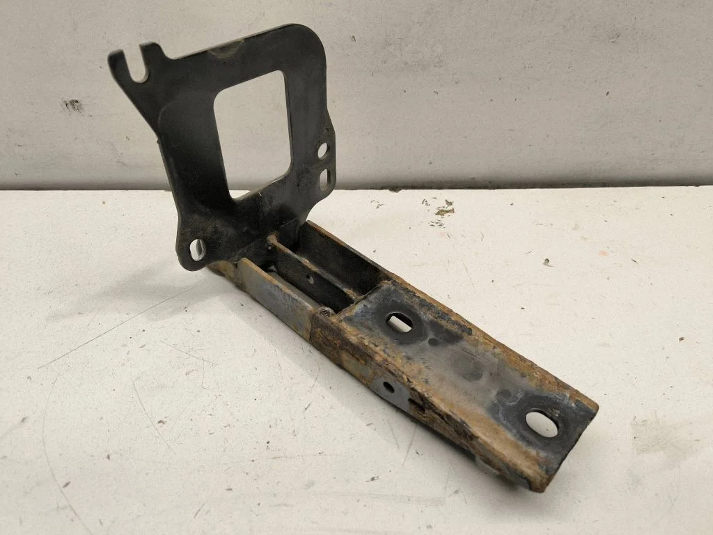Towing hook eye BJ3217F794A