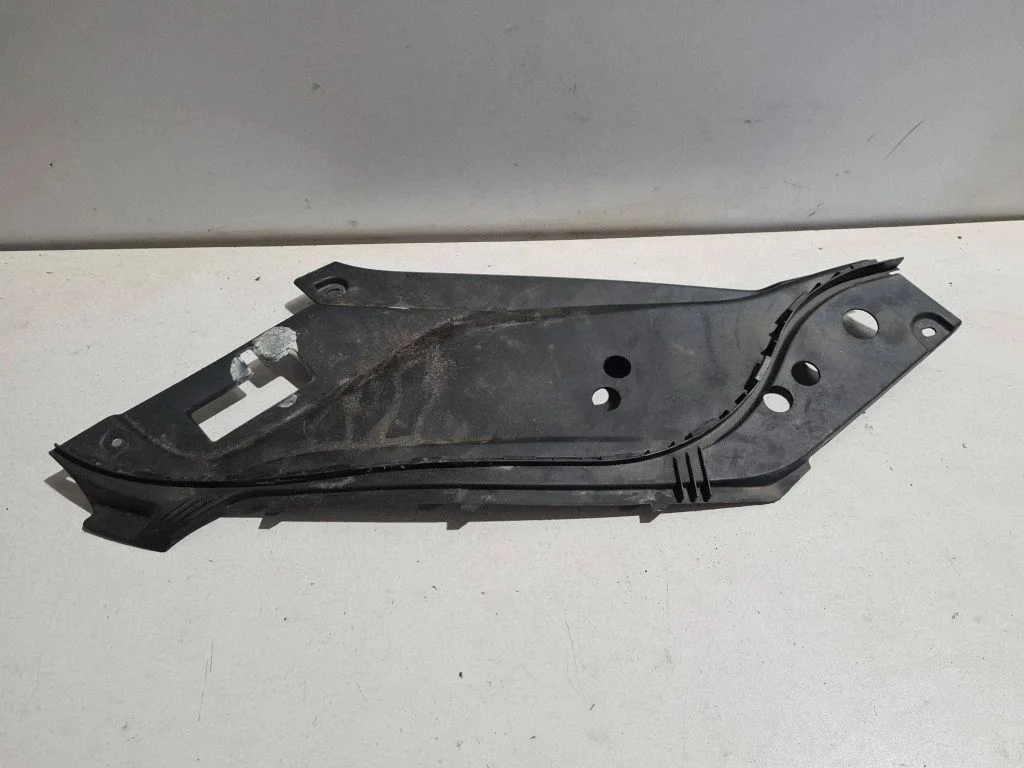 Radiator trim – Volvo XC90 (2014-)