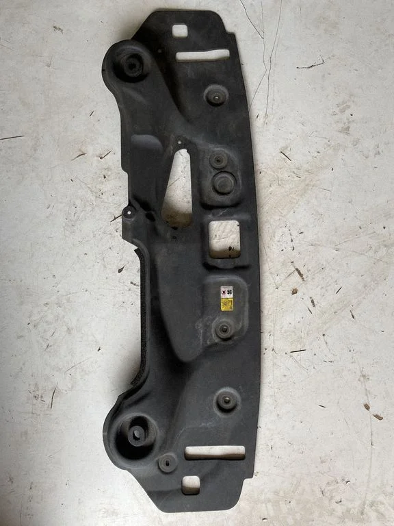 Radiator trim BW938A303DA