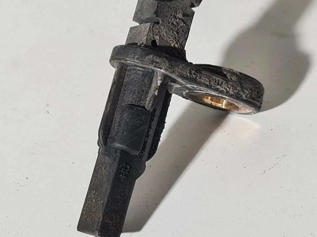 ABS rear brake sensor GJ322C190AA