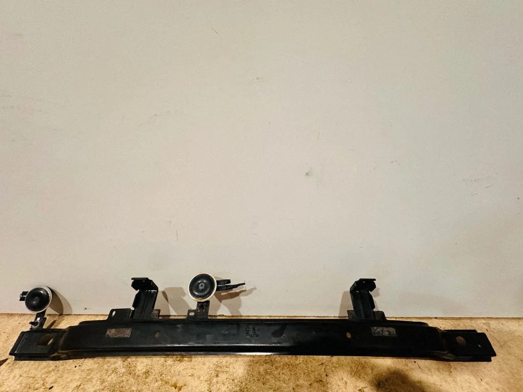 Radiatoru paneļa augšējā daļa – priekšējā