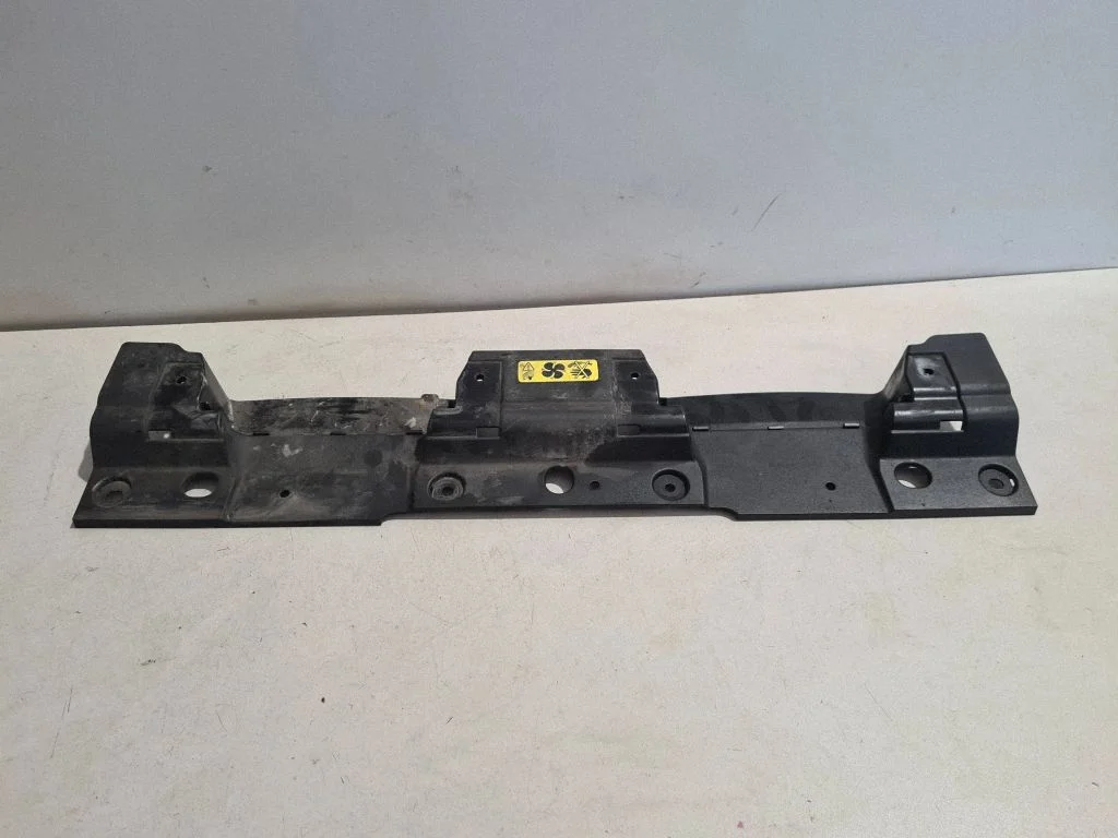 Radiatoru paneļa augšējā daļa 214965XD0A