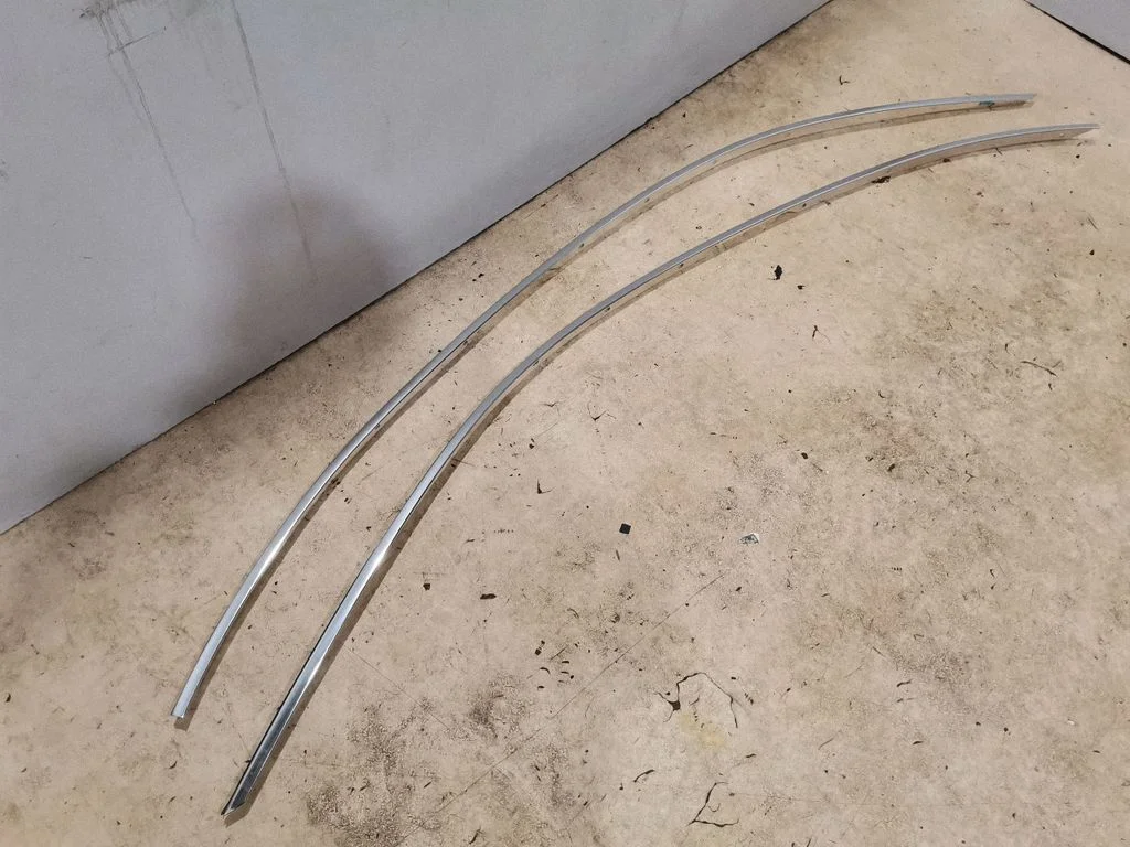 Roof trim bar molding cover – Maserati Ghibli (2013-)