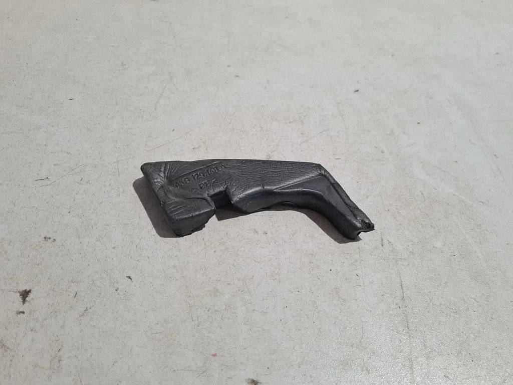 Radiator mount bracket 95B129146A