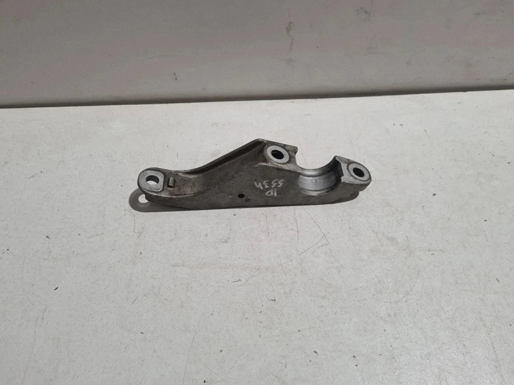 Stabilisaatori puksi klamber (esiosa) 686147302