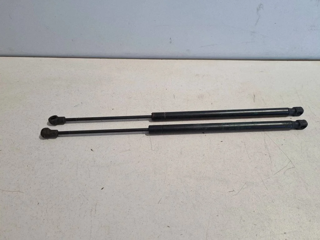 Tagaklaasi gaasiamortisaator – Jeep Grand Cherokee (2010-2021)