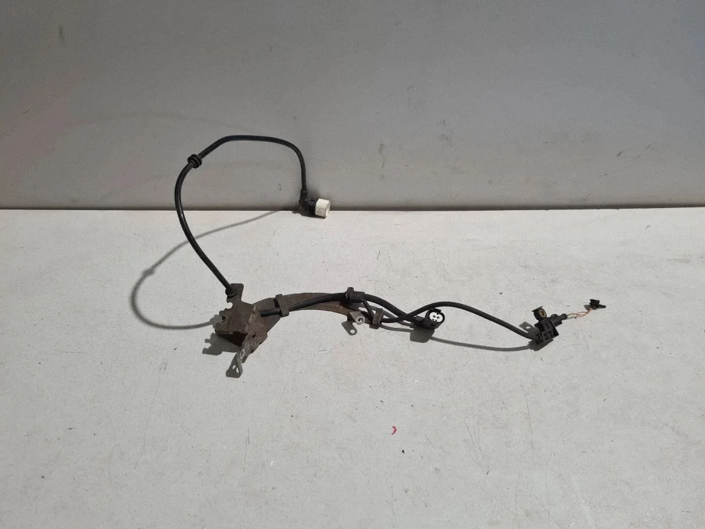 Rear ABS sensor wiring – Mercedes-Benz C-Class W205 (2014-2021)