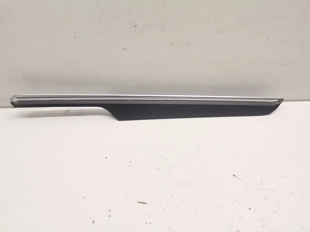 Rear door card trim – Porsche Macan (95B) (2019-)