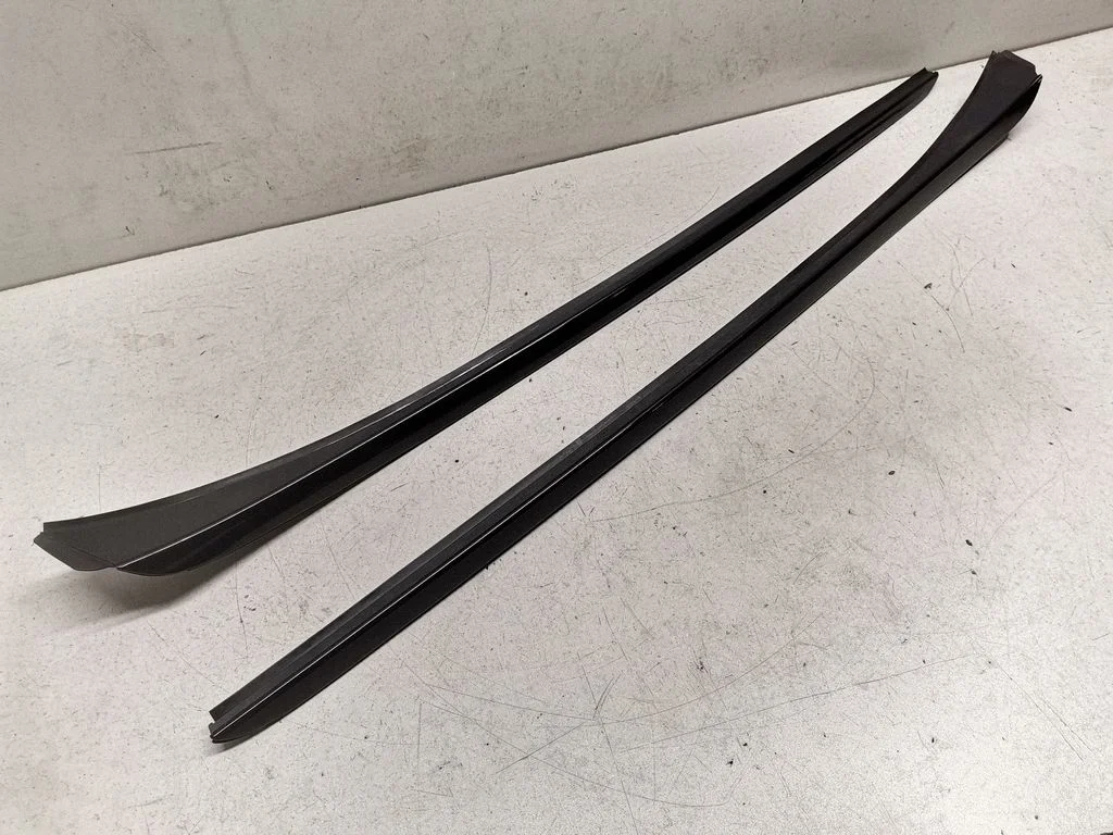 Windshield trim 861332W000