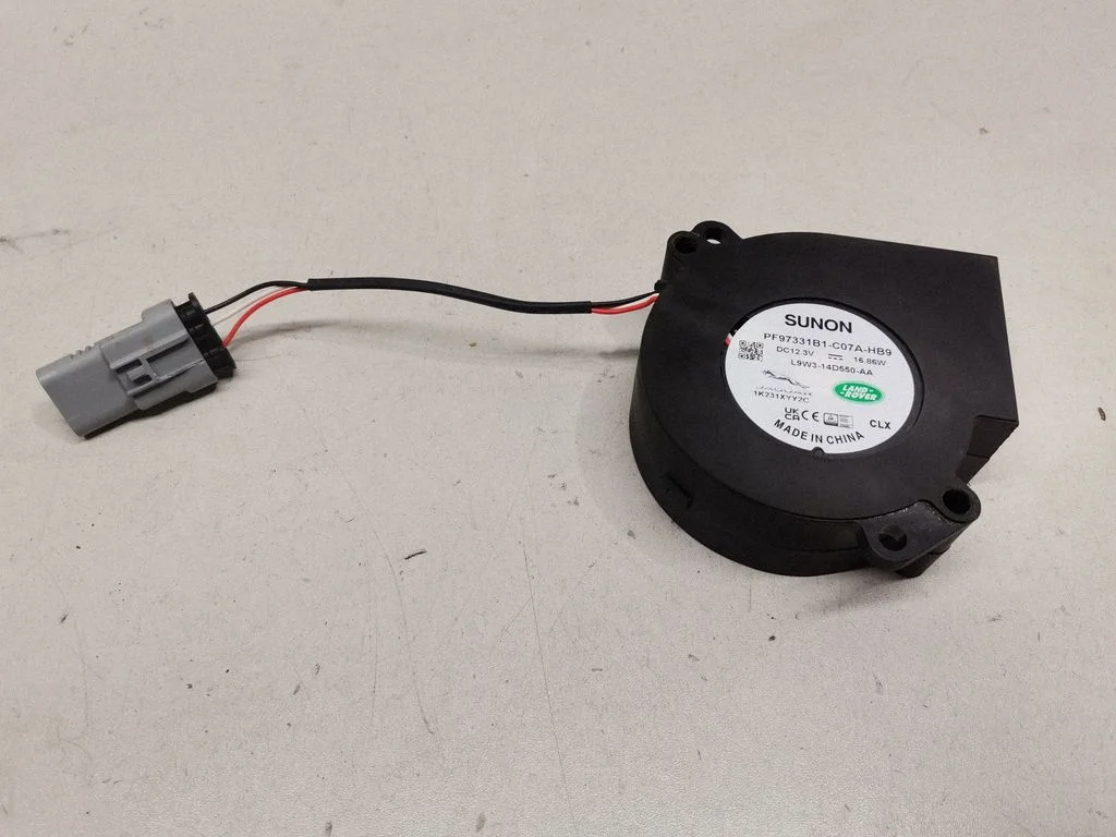 Hibrido/ elektromobilio akumuliatorius aušintuvas (ventiliatorius)