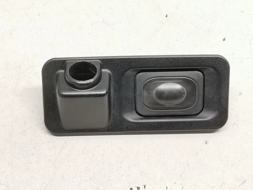 Przycisk otwierania klapy bagażnika – Jaguar XE (2015-)