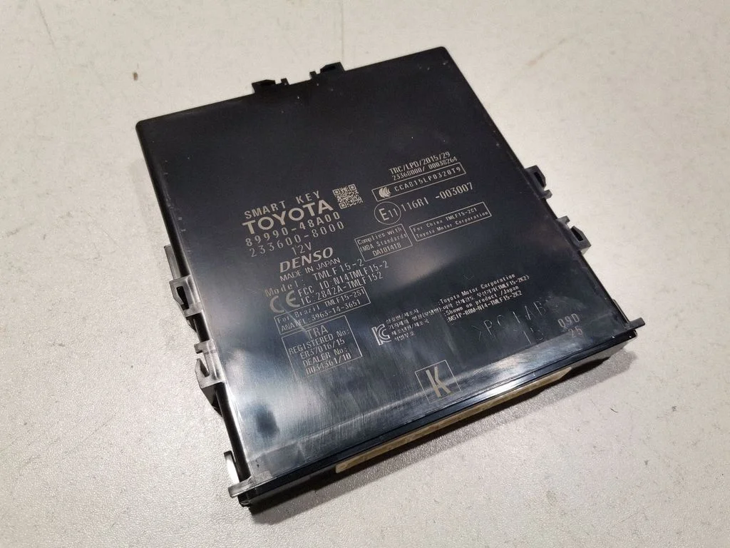 Moduł systemu bezkluczykowego KESSY (keyless) 8999048A00