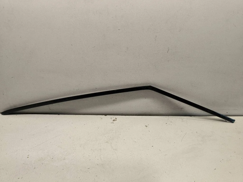 Front door glass trim molding – Land Rover Evoque I (2011-2018)