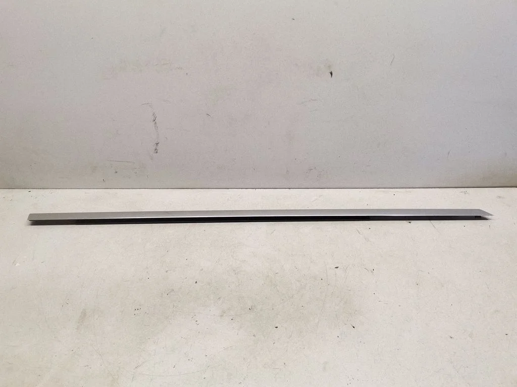 Front door glass trim molding – Mercedes-Benz C-Class W205 (2014-2021)