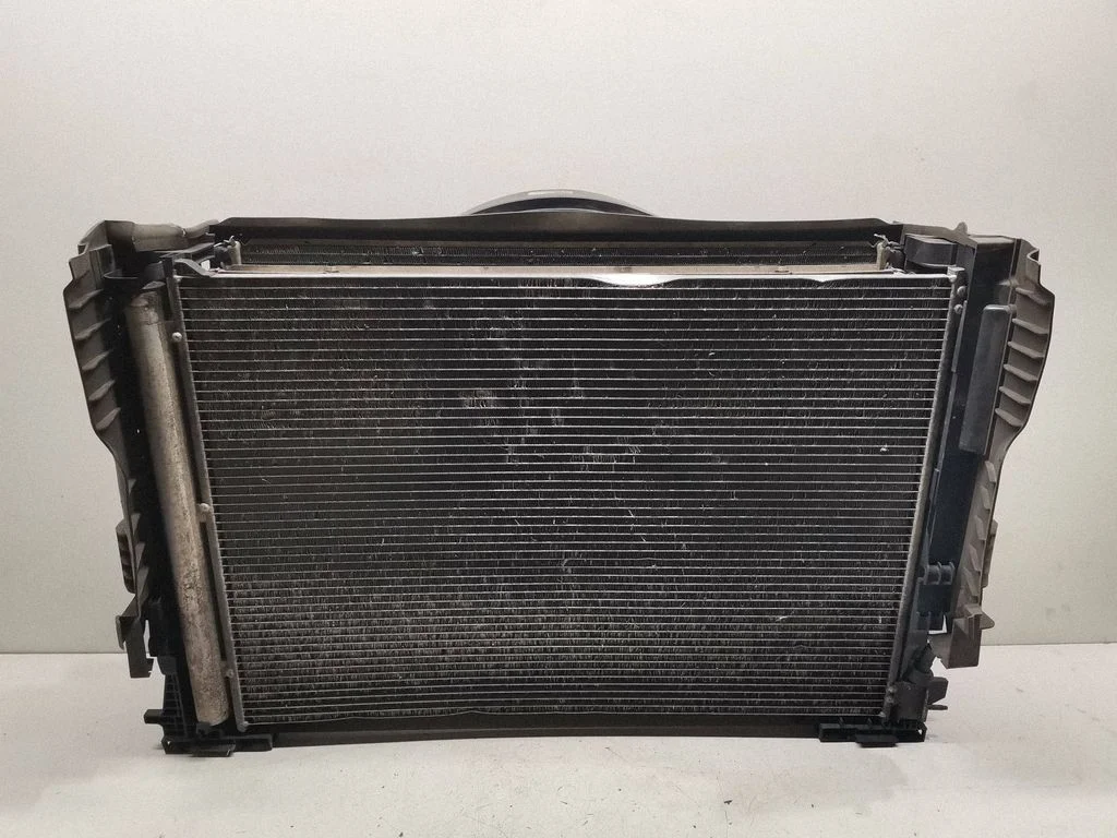 Radiaatorite komplekt – Mercedes-Benz C-klass W205 (2014-2021)