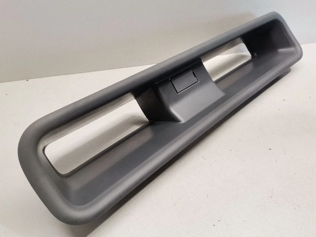 Rear side glass trim – Land Rover Defender (2020-)