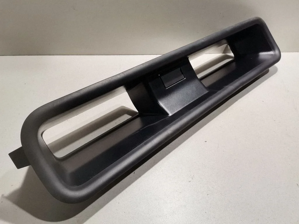 Rear side glass trim – Land Rover Defender (2020-)
