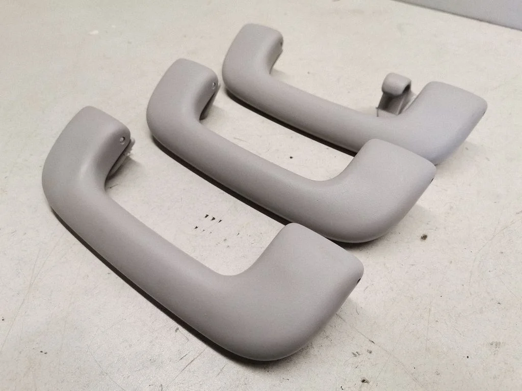 A set of handles for the ceiling 85342M0300