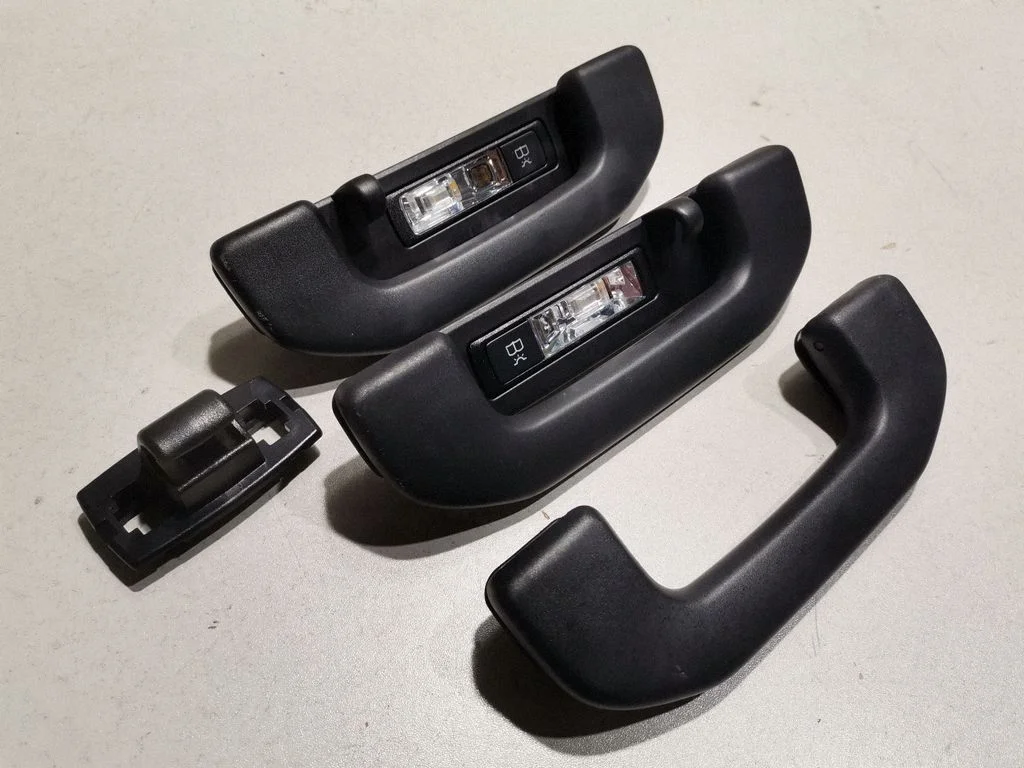 A set of handles for the ceiling – Mercedes-Benz GLC-Class C253 (2016-)