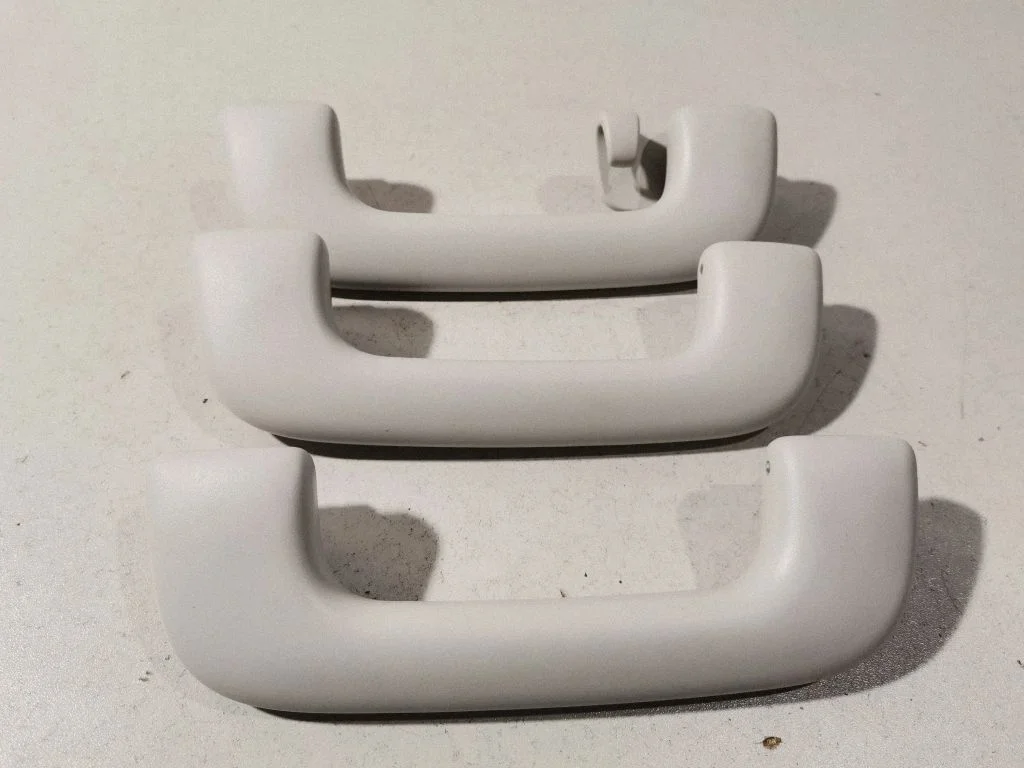 A set of handles for the ceiling 85340GI500