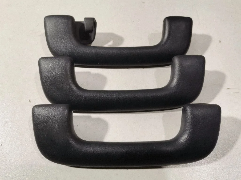 A set of handles for the ceiling 85342D4000