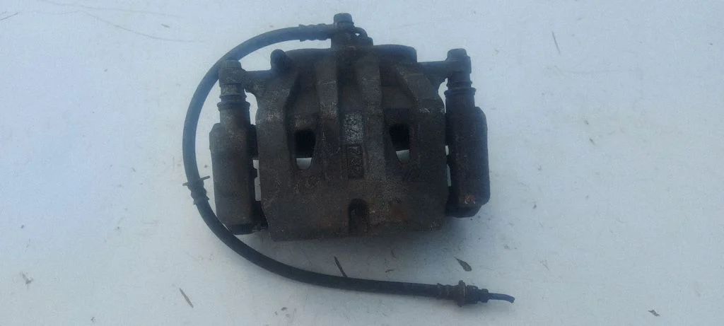 Front brake caliper – right