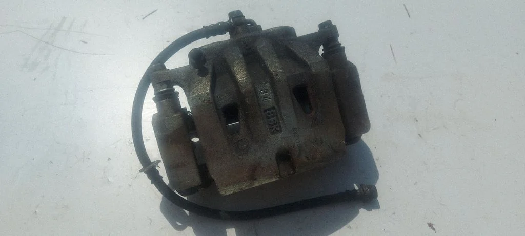 Front brake caliper – right